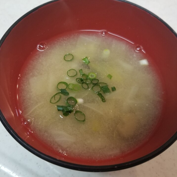 椎茸とキャベツのお味噌汁